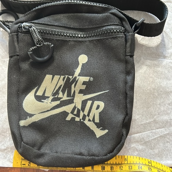 Nike air black crossbody with adjustable strap - Picture 7 of 8